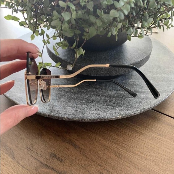 💥SOLD💥TOPFOXX Sunglasses - Picture 2 of 4